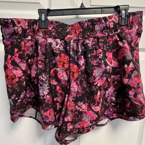 Lululemon 5” Track That Floral Short, size 18